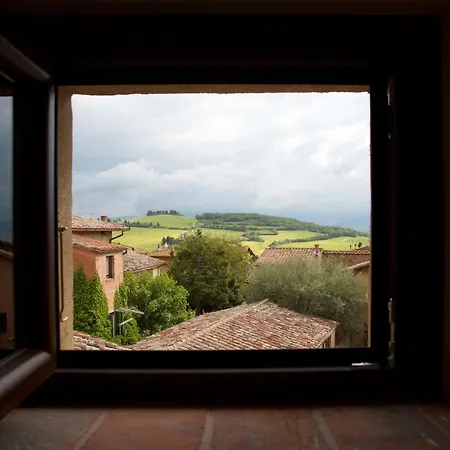 Torre Con Vista Monticchiello