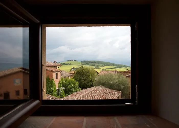 Torre Con Vista Monticchiello